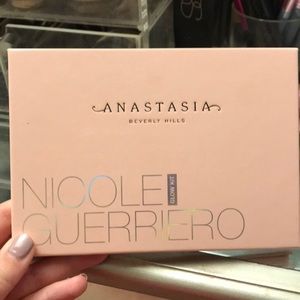 Anastasia Beverly Hills Nicole Guerriero Glow Kit